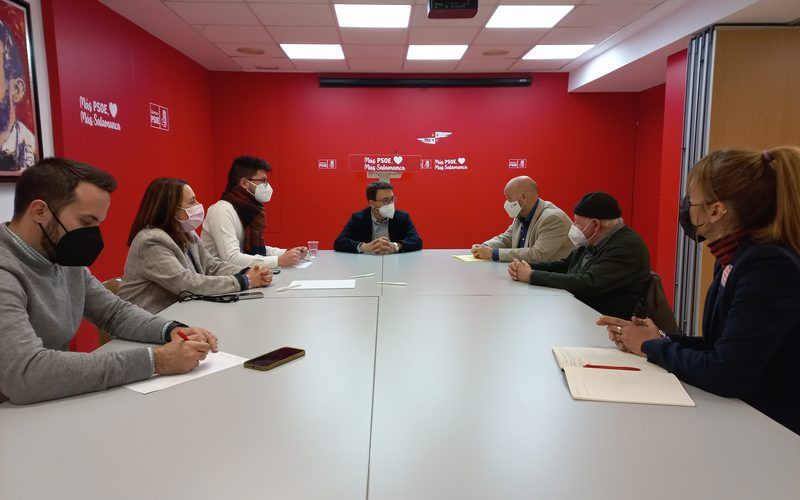 Momento de la reunión entgre dirigentes del PSOE y responsables de los balnearios de la provincia