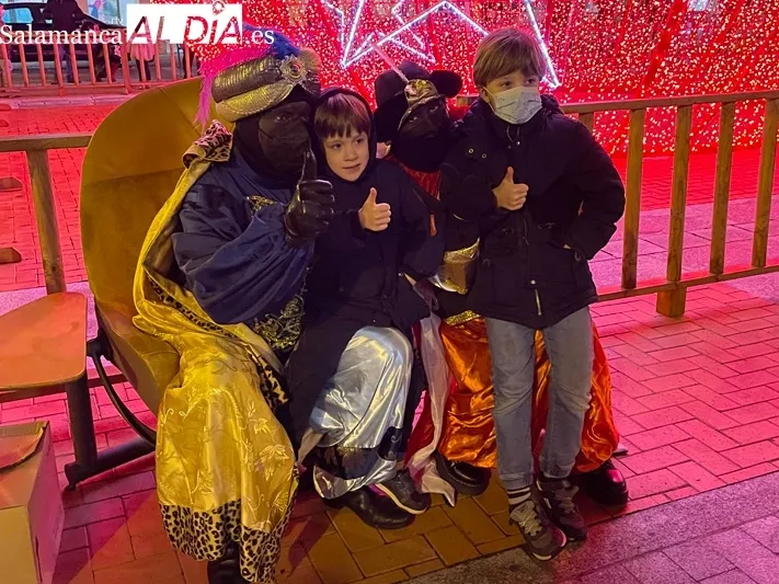 Los Reyes Magos protagonizaban la tradicional recepción real en la Plaza de la Constitución 