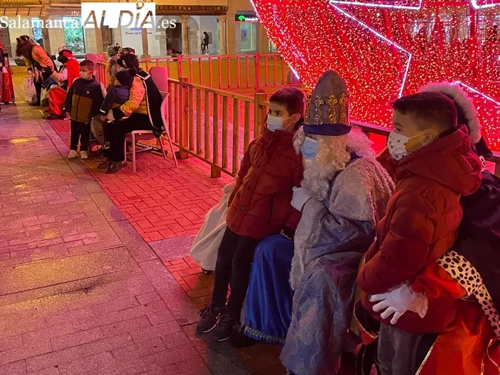 Los Reyes Magos protagonizaban la tradicional recepción real en la Plaza de la Constitución 
