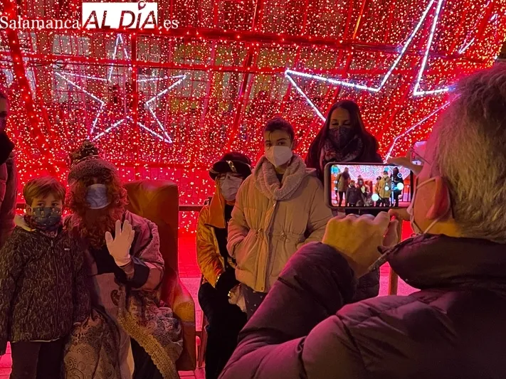Los Reyes Magos protagonizaban la tradicional recepción real en la Plaza de la Constitución 