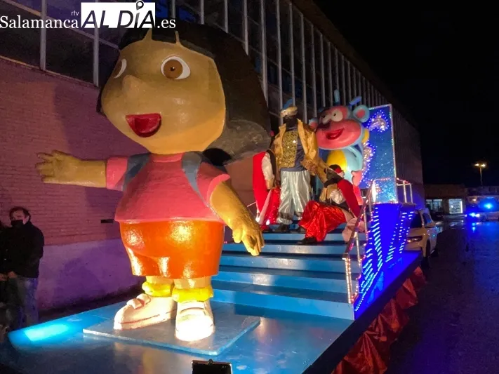 Los Reyes Magos repartían saludos durante la tradicional Cabalgata de Peñaranda 
