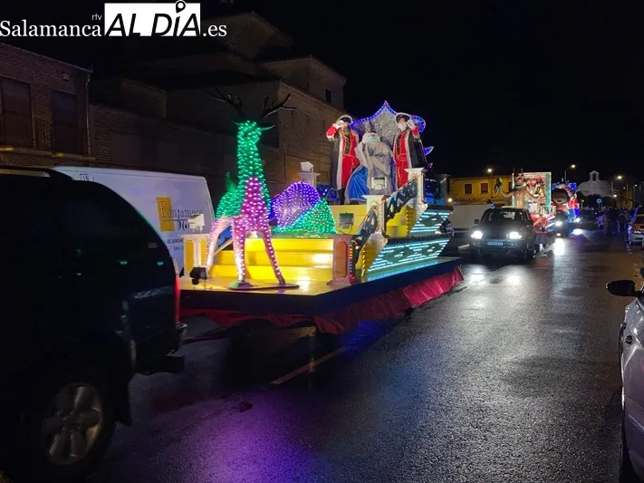 Los Reyes Magos repartían saludos durante la tradicional Cabalgata de Peñaranda 