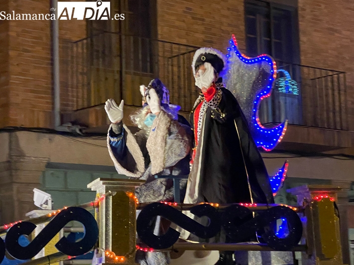 Los Reyes Magos repartían saludos durante la tradicional Cabalgata de Peñaranda 