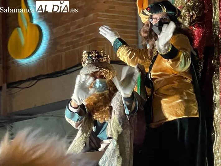 Los Reyes Magos repartían saludos durante la tradicional Cabalgata de Peñaranda 