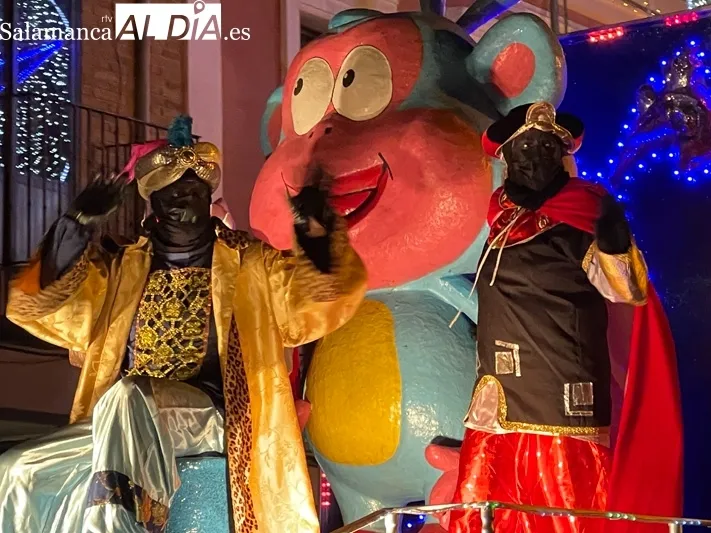 Los Reyes Magos repartían saludos durante la tradicional Cabalgata de Peñaranda 