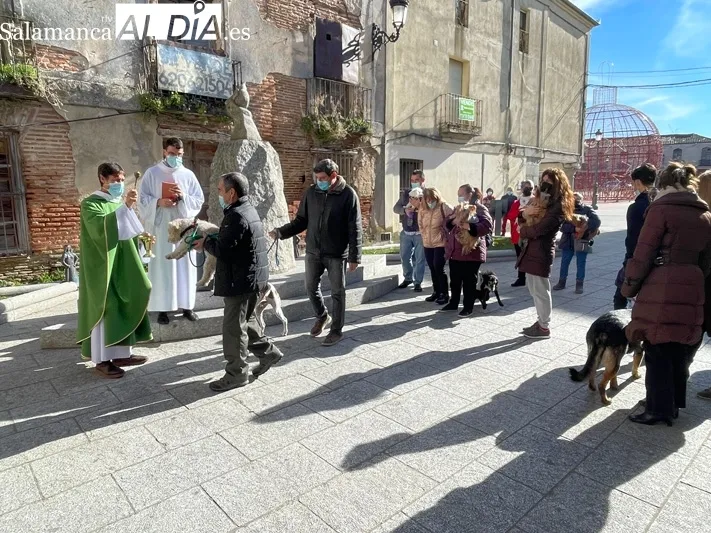 La bendición de San Antón se celebraba a las puertas de la iglesia parroquial