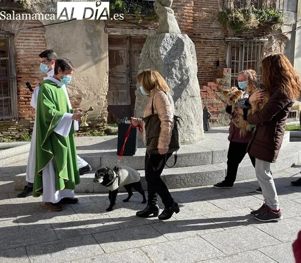La bendición de San Antón se celebraba a las puertas de la iglesia parroquial