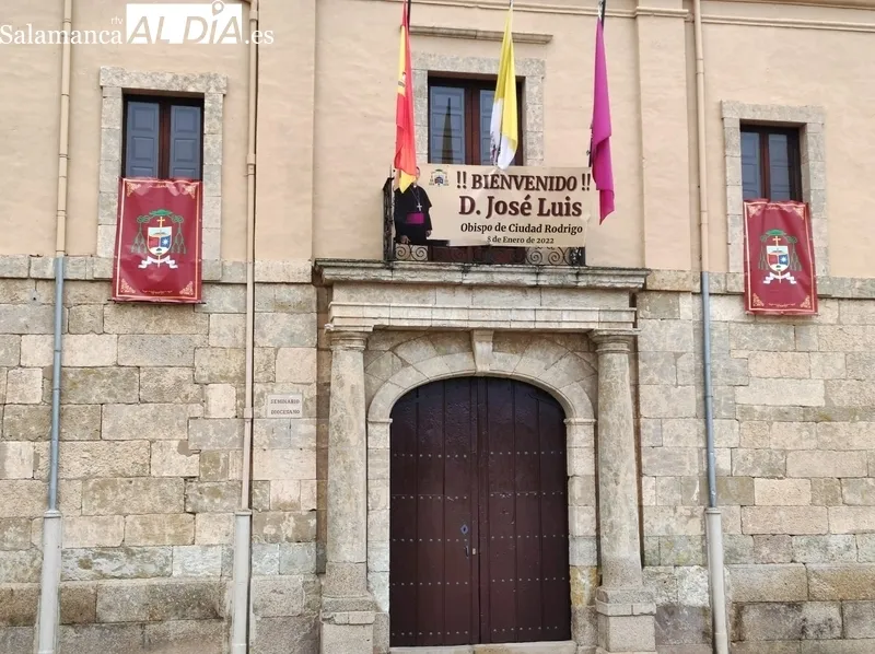 Foto 5 - Intensos preparativos para la toma de posesi&oacute;n de Retana, que se podr&aacute; ver por TRECE
