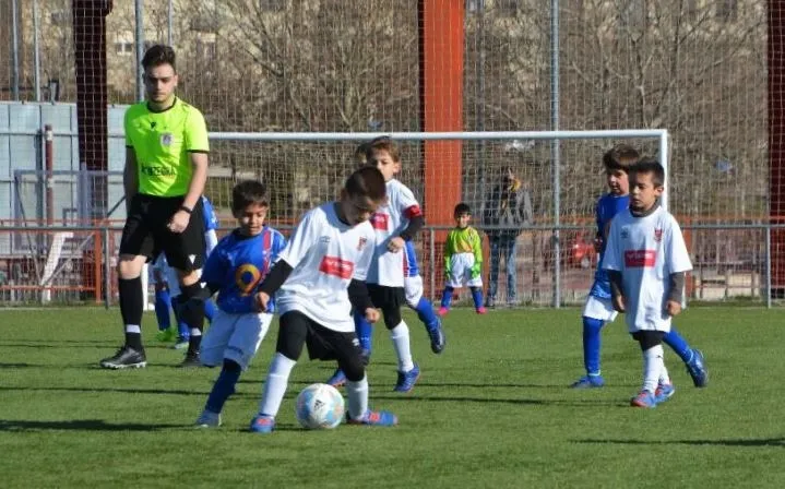 Foto 2 - #M [15|16 ENE] El Alev&iacute;n B del III Columnas abre el &lsquo;exilio&rsquo; del Club en el Pabell&oacute;n Eladio Jim&eacute;nez