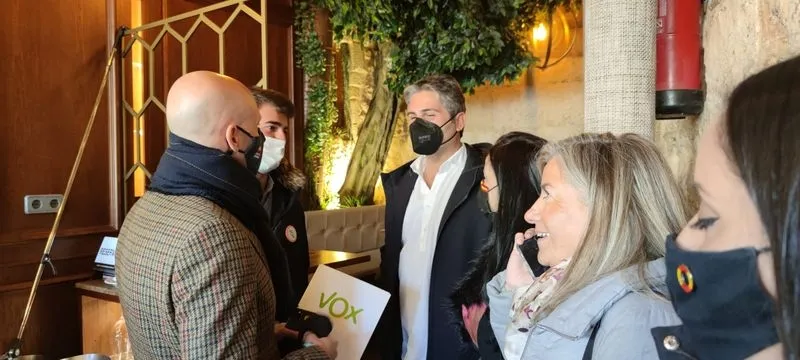 Foto 2 - Juan Garc&iacute;a Gallardo visita Salamanca y habla con los hosteleros de la ciudad