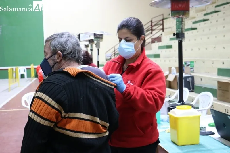 Vacunación de refuerzo en Vitigudino para nacidos entre 196 y 1966 / CORRAL