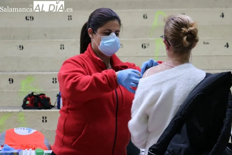 Vacunación de refuerzo en Vitigudino para nacidos entre 196 y 1966 / CORRAL