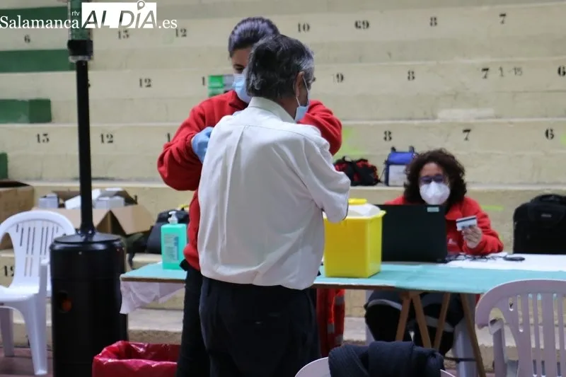 Vacunación de refuerzo en Vitigudino para nacidos entre 196 y 1966 / CORRAL