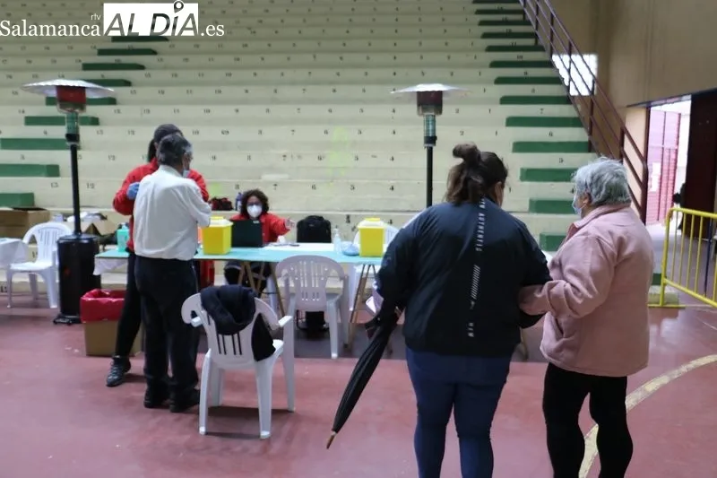 Vacunación de refuerzo en Vitigudino para nacidos entre 196 y 1966 / CORRAL