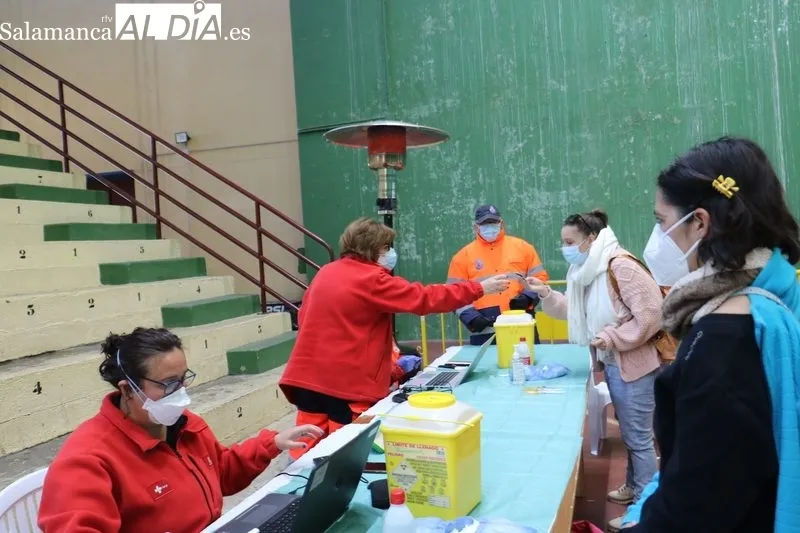 Vacunación de tercera dosis en Vitigudino para nacidos entre 1983 y 1992 / CORRAL  