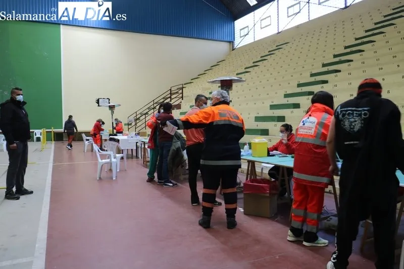 Vacunación de tercera dosis en Vitigudino para nacidos entre 1983 y 1992 / CORRAL  