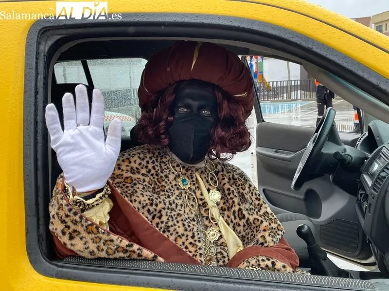 Foto 3 - El detalle de los Reyes Magos en Alba: Se dejan ver por las calles con ni&ntilde;os confinados