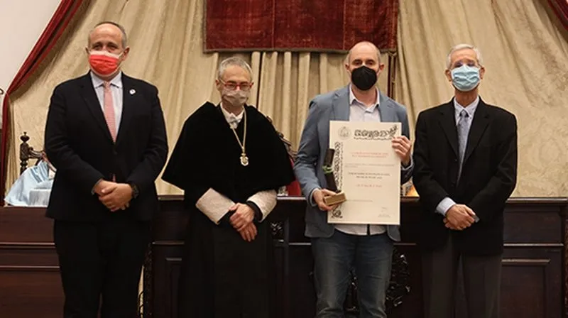 El científico José Tubío recoge el XI Premio Nacional de Investigación en Cáncer ‘Doctores Diz Pintado’. Foto USAL