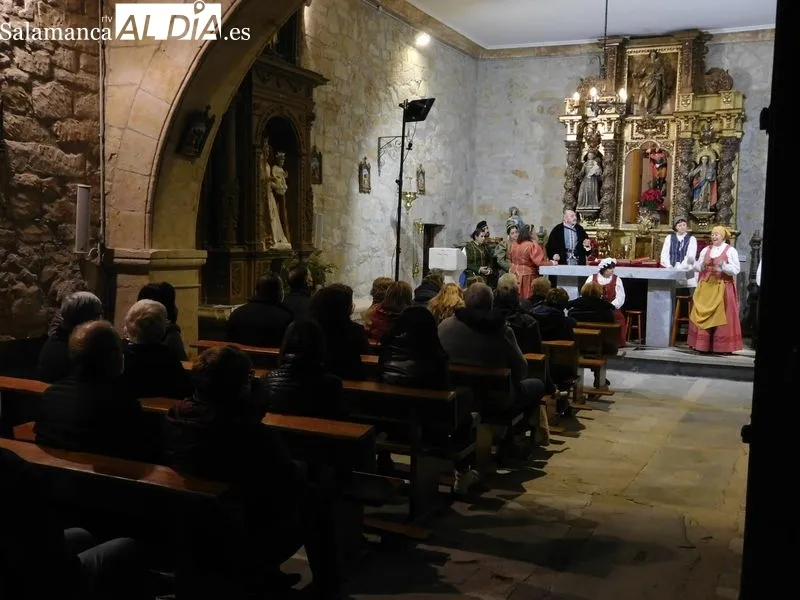 Una de las escenas del montaje teatral 'Buscando a Nebrija', en la Iglesia de Moterrubio de Armuña