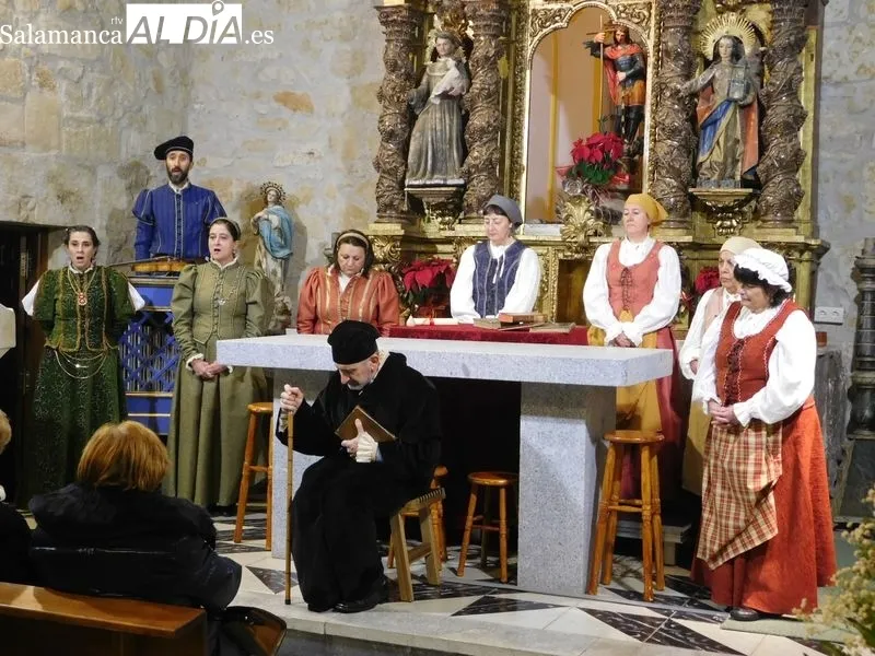 Una de las escenas del montaje teatral 'Buscando a Nebrija', en la Iglesia de Moterrubio de Armuña