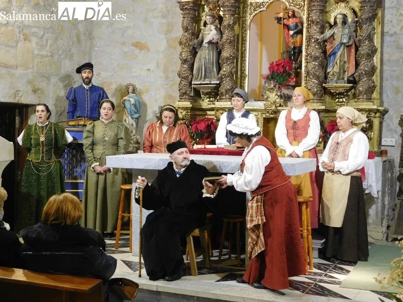 Una de las escenas del montaje teatral 'Buscando a Nebrija', en la Iglesia de Moterrubio de Armuña