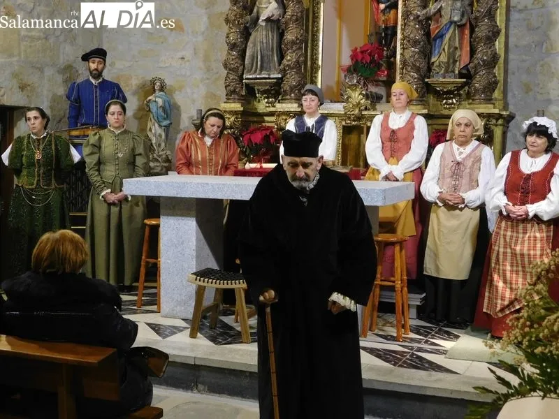 Una de las escenas del montaje teatral 'Buscando a Nebrija', en la Iglesia de Moterrubio de Armuña