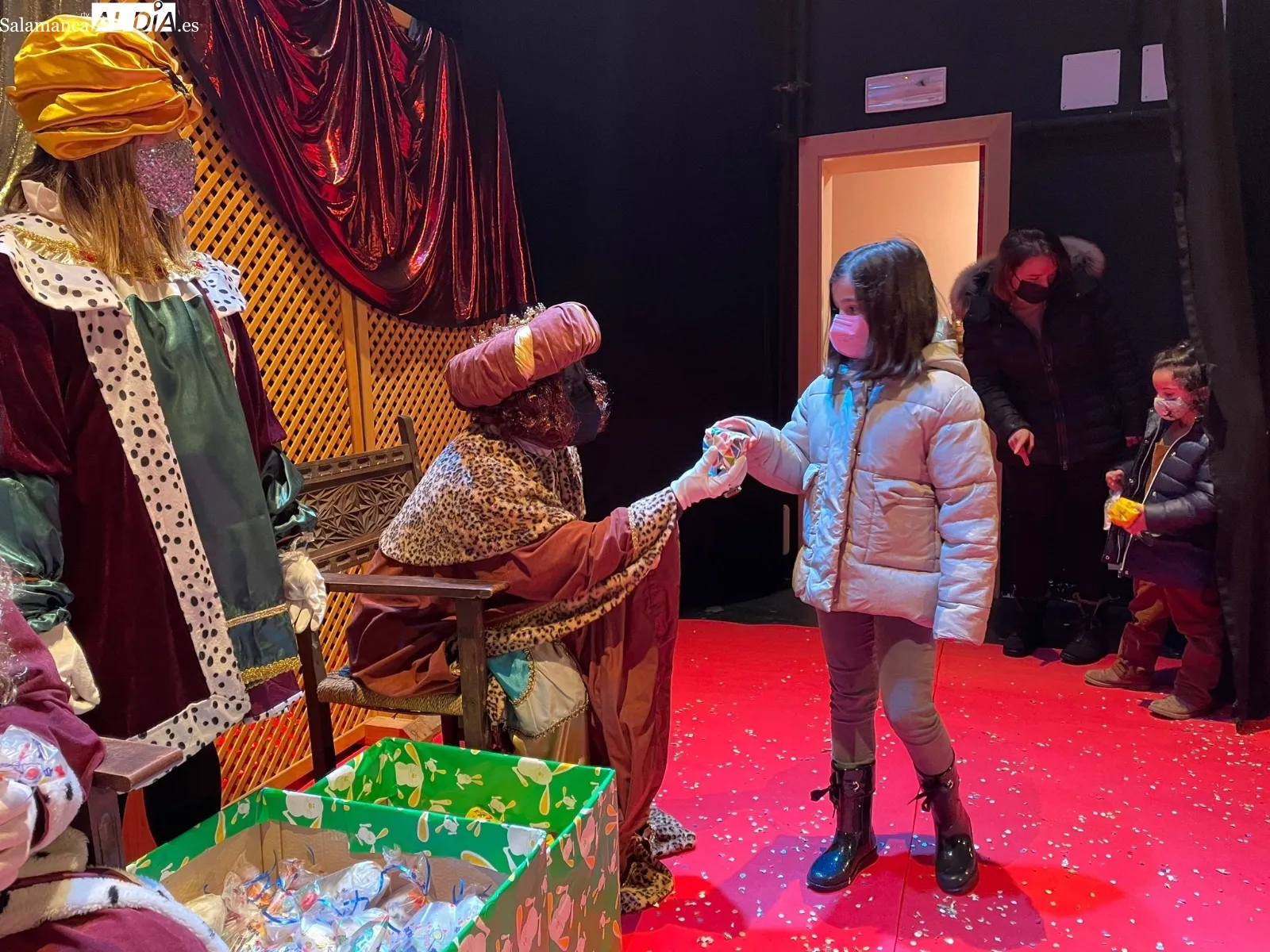 Recepción de los Reyes Magos en el teatro de Alba de Tormes / Pedro Zaballos