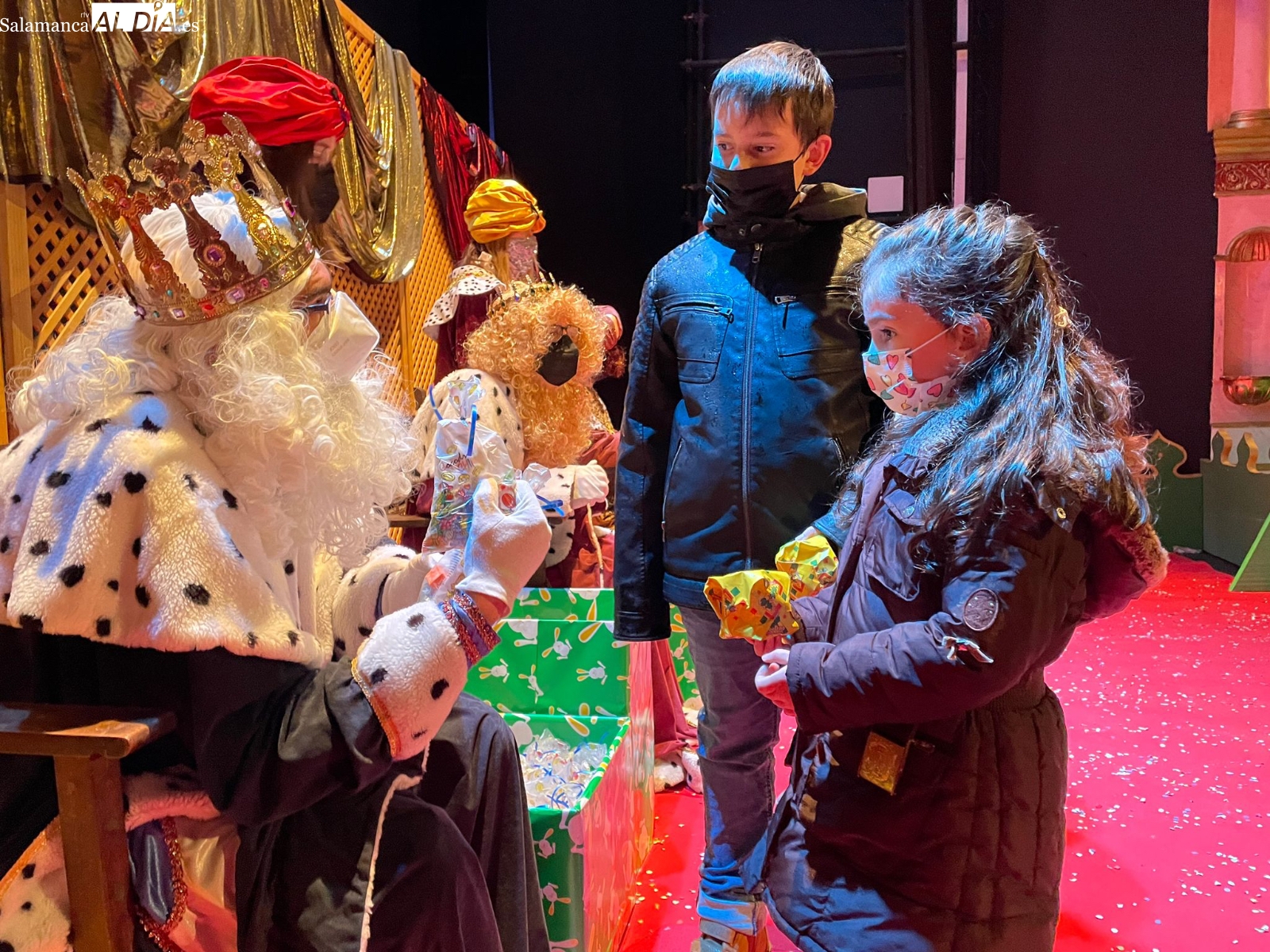 Recepción de los Reyes Magos en el teatro de Alba de Tormes / Pedro Zaballos