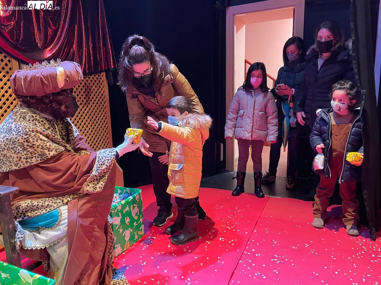 Recepción de los Reyes Magos en el teatro de Alba de Tormes / Pedro Zaballos