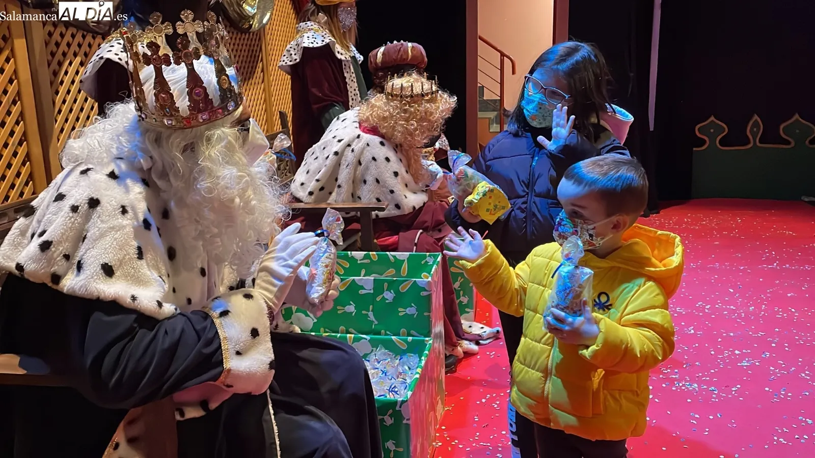 Recepción de los Reyes Magos en el teatro de Alba de Tormes / Pedro Zaballos