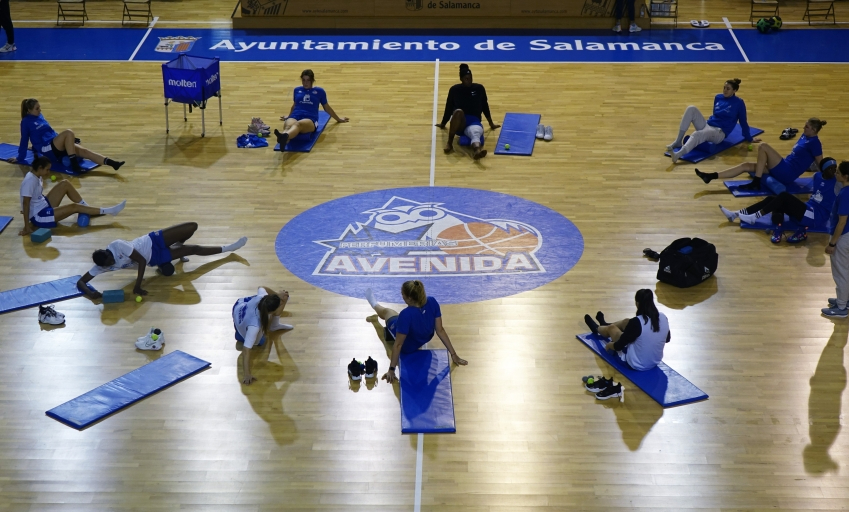 Foto 1 - El Perfumerías Avenida anuncia un brote de covid en el equipo que afecta a varias jugadoras