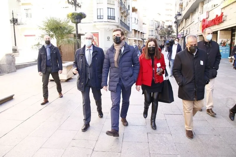 Paseo de Pablo Casado por el centro de Salamanca. Foto de David Sañudo