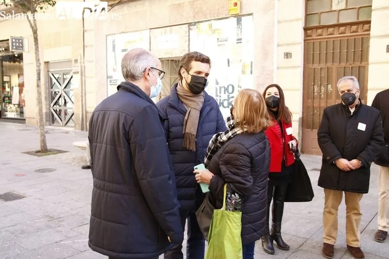 Paseo de Pablo Casado por el centro de Salamanca. Foto de David Sañudo