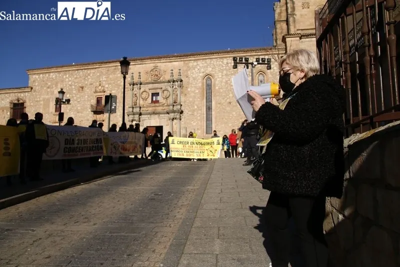 Concentración en Salamanca del sector de las peluquerías, barberías y centros de estética, para reivindicar la bajada del IVA