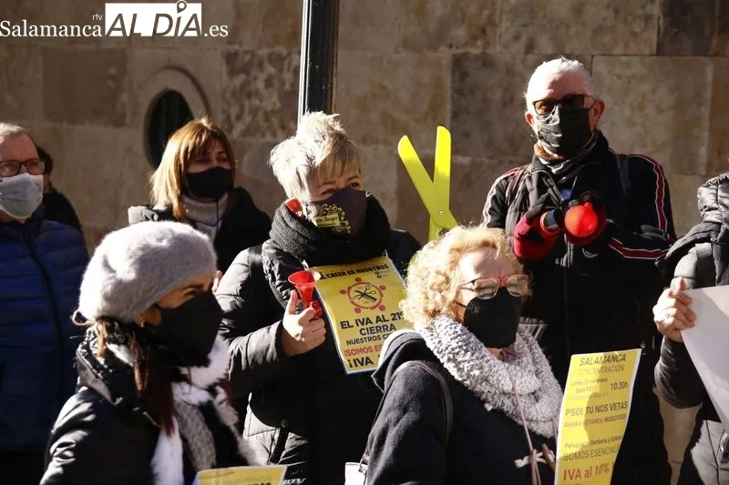 Concentración en Salamanca del sector de las peluquerías, barberías y centros de estética, para reivindicar la bajada del IVA