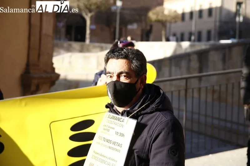 Concentración en Salamanca del sector de las peluquerías, barberías y centros de estética, para reivindicar la bajada del IVA