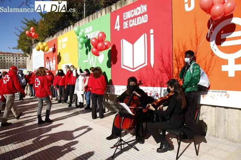 Inauguración del Muro de los Objetivos de Desarrollo Sostenible en la avenida de Salamanca, frente a Cruz Roja. Foto de David Sañudo