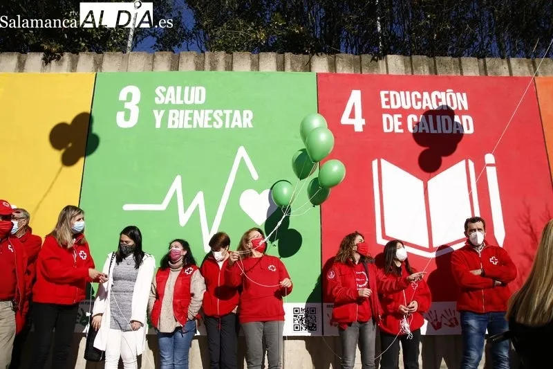 Inauguración del Muro de los Objetivos de Desarrollo Sostenible en la avenida de Salamanca, frente a Cruz Roja. Foto de David Sañudo