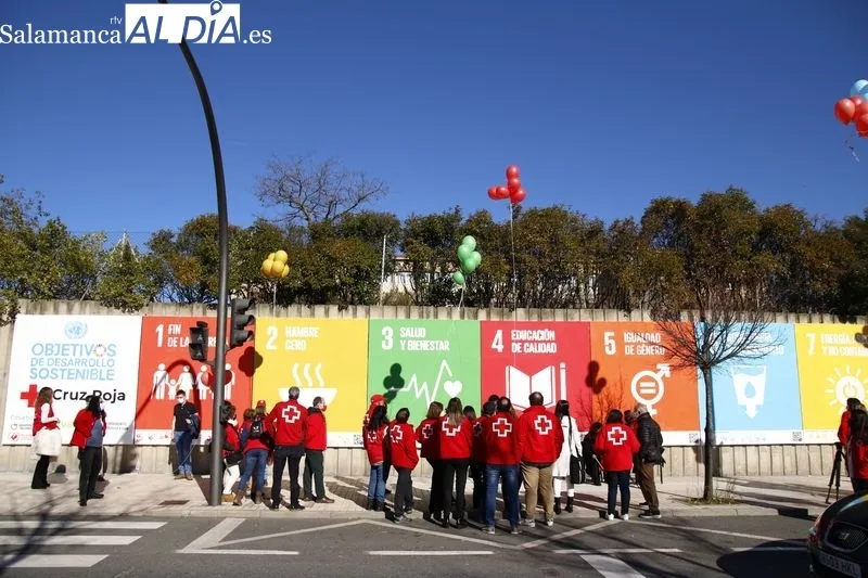 Inauguración del Muro de los Objetivos de Desarrollo Sostenible en la avenida de Salamanca, frente a Cruz Roja. Foto de David Sañudo