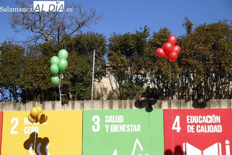Inauguración del Muro de los Objetivos de Desarrollo Sostenible en la avenida de Salamanca, frente a Cruz Roja. Foto de David Sañudo