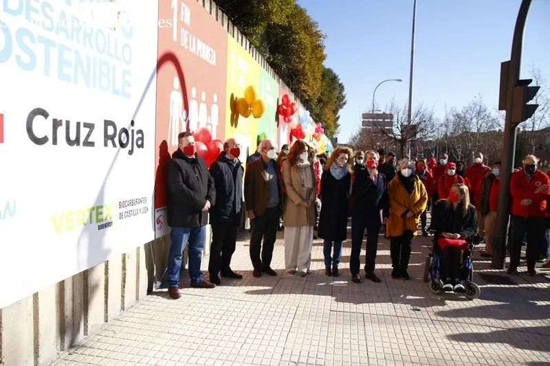 Inauguración del Muro de los Objetivos de Desarrollo Sostenible en la avenida de Salamanca, frente a Cruz Roja. Foto de David Sañudo