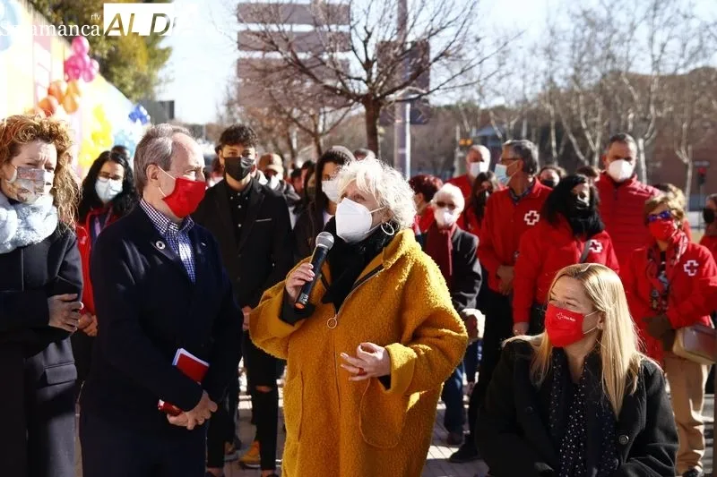 Inauguración del Muro de los Objetivos de Desarrollo Sostenible en la avenida de Salamanca, frente a Cruz Roja. Foto de David Sañudo
