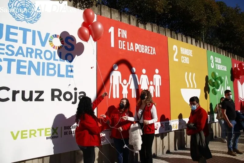 Inauguración del Muro de los Objetivos de Desarrollo Sostenible en la avenida de Salamanca, frente a Cruz Roja. Foto de David Sañudo