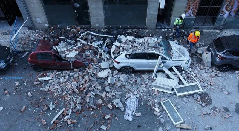 Foto 5 - Una explosi&oacute;n de gas intencionada provoca graves da&ntilde;os materiales en un edificio de Ponferrada
