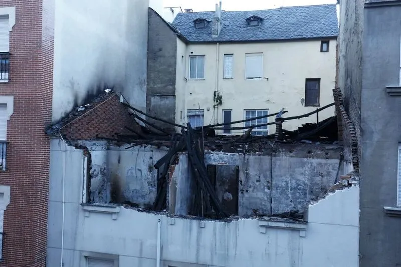 Foto 4 - Una explosi&oacute;n de gas intencionada provoca graves da&ntilde;os materiales en un edificio de Ponferrada