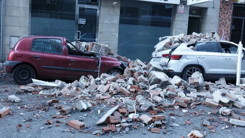 Foto 2 - Una explosi&oacute;n de gas intencionada provoca graves da&ntilde;os materiales en un edificio de Ponferrada