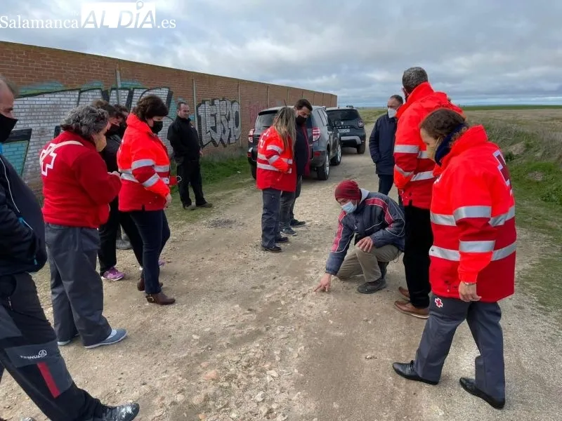 Cruz Roja, familiares y vecinos de Paradinas buscan a Iván Díaz - Raúl Blázquez