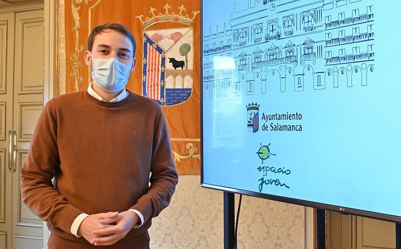 Ángel Fernández Silva, concejal de Juventud, en la presentación del Concurso de Proyectos Juveniles de Salamanca