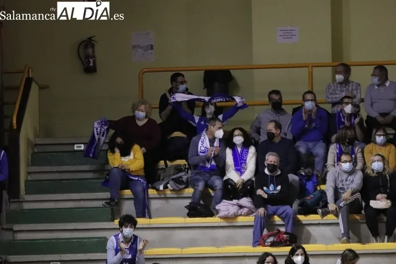 Público en el encuentro de Euroliga entre el Avenida y el Reyer Venezia / Fotos: Guillermo García