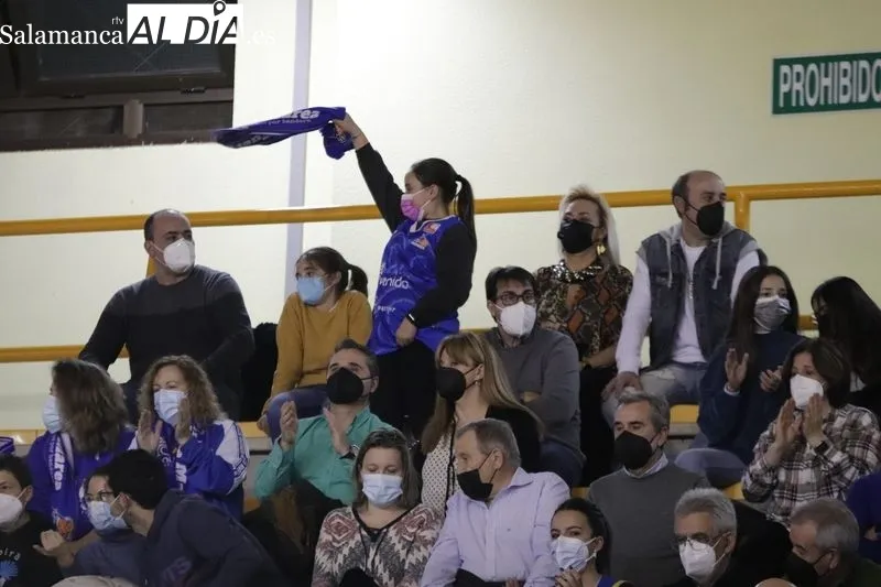 Público en el encuentro de Euroliga entre el Avenida y el Reyer Venezia / Fotos: Guillermo García